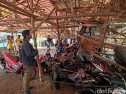 Truk Ngeblong Terjang Parkiran Pabrik di Mojokerto, 25 Motor Karyawan Rusak