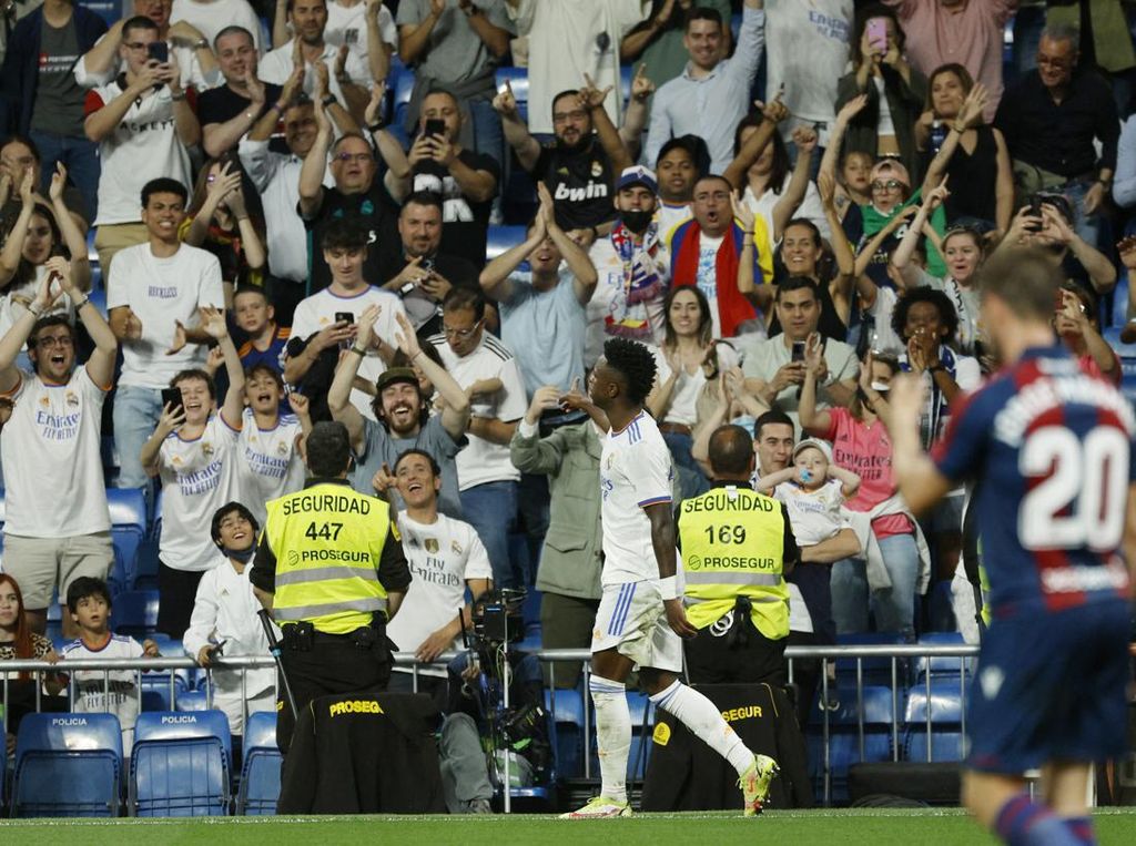 Siuuu... Vinicius Junior! Siuuu... Vinicius Junior!