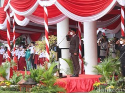 Hardiknas, Wali Kota Eri Beri Beasiswa dan Penghargaan Siswa Berprestasi