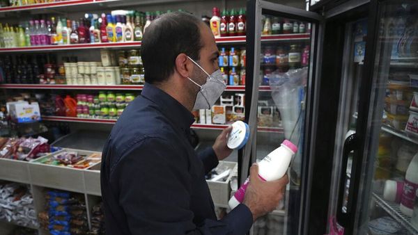 Warga Iran Panik, Harga Bahan Pokok Naik Drastis