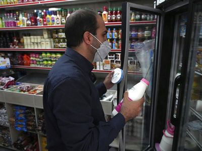 Warga Iran Panik, Harga Bahan Pokok Naik Drastis