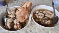Ada Bakso Sumsum dan Tulang Iga Cuma Rp 15 Ribuan di Sini!