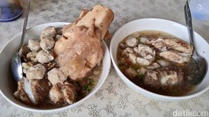 Ada Bakso Sumsum dan Tulang Iga Cuma Rp 15 Ribuan di Sini!