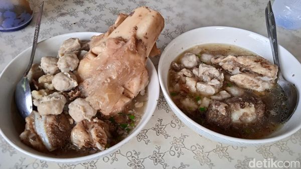 Ada Bakso Sumsum dan Tulang Iga Cuma Rp 15 Ribuan di Sini!