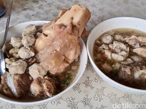 Habiskan 20 Kg Daging Sehari, Bakso Sumsum di Sini Cuma Rp 20 Ribuan! Habiskan 20 Kg Daging Sehari, Bakso Sumsum di Sini Cuma Rp 20 Ribuan!