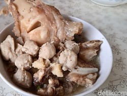 Menikmati Bakso Rumahan dengan Nuansa Asri