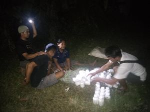 2 Buruh Tani di Nganjuk Ngaku Jual 50 Ribu Pil Koplo untuk Hidupi Keluarga 2 Buruh Tani di Nganjuk Ngaku Jual 50 Ribu Pil Koplo untuk Hidupi Keluarga