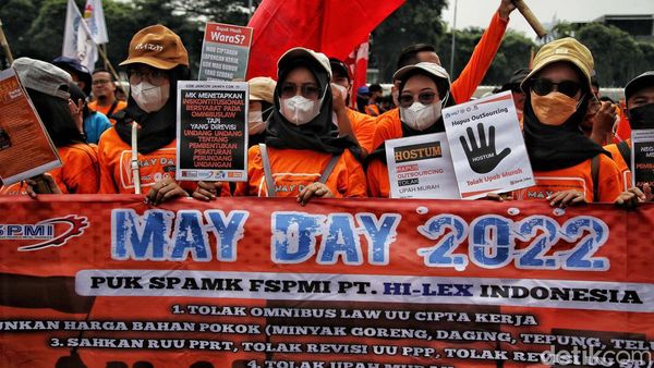 Buruh Teriakkan 18 Tuntutan: Minta Harga Minyak Goreng Turun!
