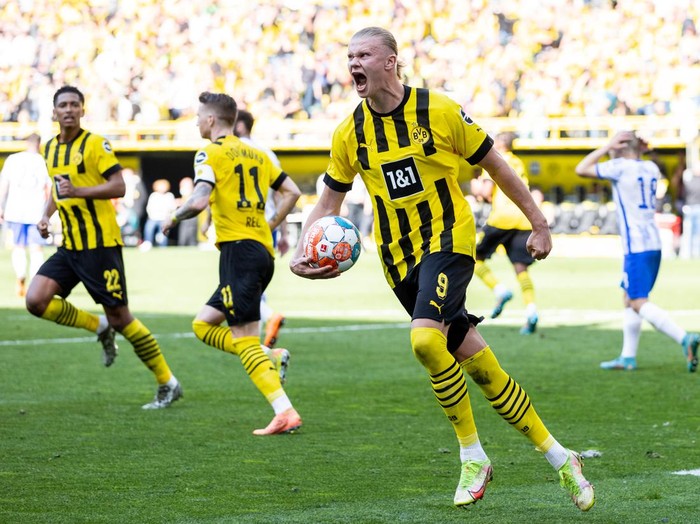 DORTMUND, GERMANY - MAY 14: Erling Haarland of Borussia Dortmund celebrates after scoring his teams first goal during the Bundesliga match between Borussia Dortmund and Hertha BSC at Signal Iduna Park on May 14, 2022 in Dortmund, Germany. (Photo by Boris Streubel/Getty Images)