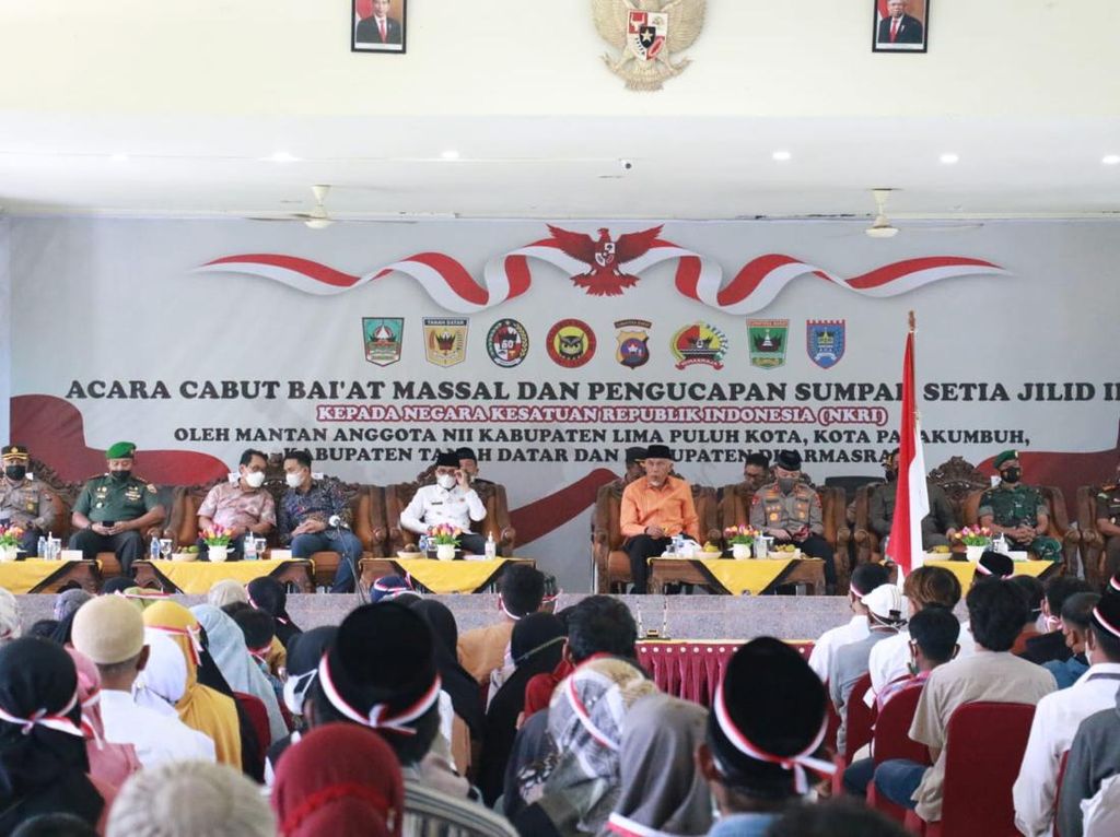 Sadar! 225 Eks Anggota NII Ucap Sumpah Setia ke NKRI, Total Jadi 1.134 Sadar! 225 Eks Anggota NII Ucap Sumpah Setia ke NKRI, Total Jadi 1.134