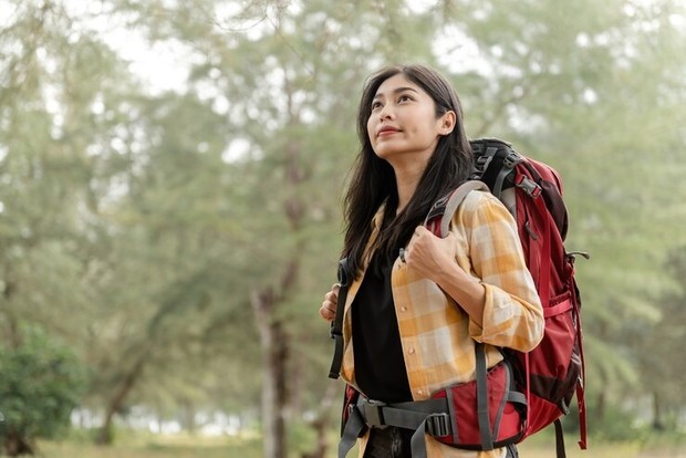 Ilustrasi hiking/ Foto: Freepik.com/somboonkaeoboonsong