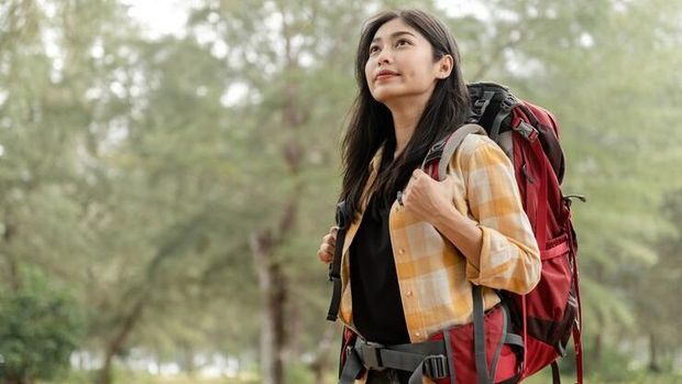 Ilustrasi hiking/ Foto: Freepik.com/somboonkaeoboonsong