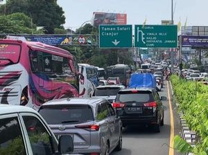 Penampakan Kemacetan di Jalur Puncak Saat Libur Panjang Waisak Penampakan Kemacetan di Jalur Puncak Saat Libur Panjang Waisak