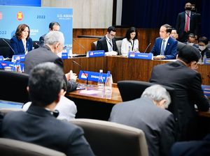 Jokowi dan Pemimpin ASEAN Bahas Perubahan Iklim Bareng Wapres AS Jokowi dan Pemimpin ASEAN Bahas Perubahan Iklim Bareng Wapres AS