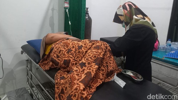 Keracunan di Jombang Keracunan massal kembali terjadi di Kabupaten Jombang. Kali ini, puluhan warga Dusun Garu, Desa Podoroto, Kecamatan Kesamben yang menjadi korban.