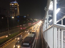 Massa Buruh May Day Fiesta Bubar, Lalin Semanggi Arah Cawang Padat