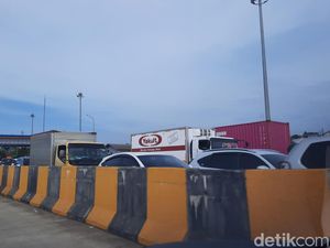 Long Weekend, Ada Antrean Panjang Setelah Exit Tol Cigombong Arah Sukabumi Long Weekend, Ada Antrean Panjang Setelah Exit Tol Cigombong Arah Sukabumi