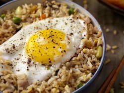 Jadi Ikon Kuliner Indonesia, Ini 5 Fakta Nasi Goreng yang Menarik