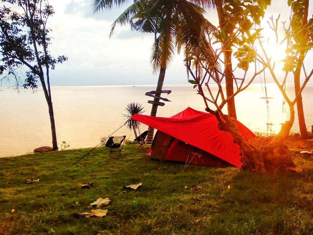 Sensasi Berwisata Ekstrem-Camping di Pantai Karang Impian Jembrana