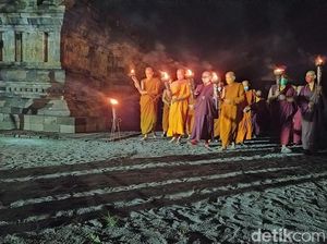 Perayaan Waisak, Api Dharma Mrapen Disemayamkan di Candi Mendut