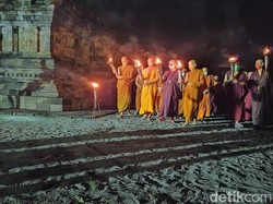 Perayaan Waisak, Api Dharma Mrapen Disemayamkan di Candi Mendut