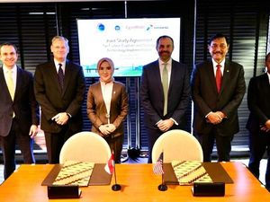 Disaksikan Luhut, Pertamina Gandeng ExxonMobil Jajaki Teknologi Rendah Karbon Disaksikan Luhut, Pertamina Gandeng ExxonMobil Jajaki Teknologi Rendah Karbon