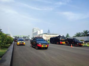 Personel Polisi-TNI Dilarang Bawa Senjata Api Saat Kawal May Day di DPR-GBK Personel Polisi-TNI Dilarang Bawa Senjata Api Saat Kawal May Day di DPR-GBK