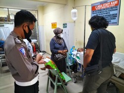 Pria di Kaltim Nyaris Tewas Tersetrum Gegara Panjat Pohon Mangga Demi Istri