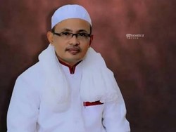 RKH Fakhrillah Pengasuh Ponpes Syaichona Cholil Bangkalan Tutup Usia
