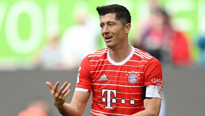 WOLFSBURG, GERMANY - MAY 14: Robert Lewandowski of FC Bayern Muenchen reacts during the Bundesliga match between VfL Wolfsburg and FC Bayern München at Volkswagen Arena on May 14, 2022 in Wolfsburg, Germany. (Photo by Stuart Franklin/Getty Images)
