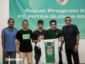Sleman Fans Ini Jalan Kaki dari Wonosobo ke Omah PSS, Begini Ceritanya Sleman Fans Ini Jalan Kaki dari Wonosobo ke Omah PSS, Begini Ceritanya