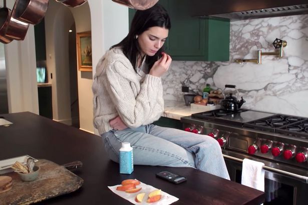 Tak Bisa Iris Timun, Kendall Jenner Diejek Habis Netizen Twitter