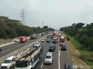Libur Panjang, Tol Japek Km 50 Padat Merayap