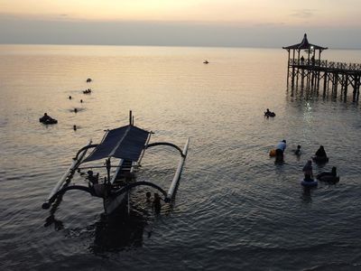 Apik! Sunset di Pantai Pasir Putih Situbondo
