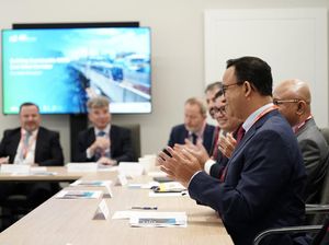 Anies Bertemu 8 Perusahaan di Inggris, Paparkan Rencana MRT Fase 3 dan 4