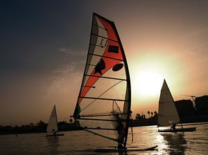 Berselancar Angin di Sungai Tigris Irak Berselancar Angin di Sungai Tigris Irak