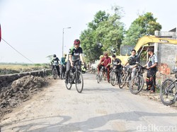 Bupati Sidoarjo Terus Pantau Perbaikan Jalan dan Betonisasi Agar Tak Molor