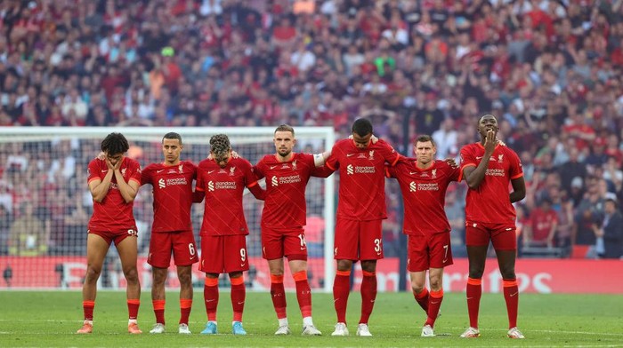 LONDON, ENGLAND - MAY 14: Trent Alexander-Arnold, Thiago, Roberto Firmino, Jordan Henderson, Joel Matip, James Milner and Ibrahima Konate of Liverpool look tense during the shoot-out during The FA Cup Final match between Chelsea and Liverpool at Wembley Stadium on May 14, 2022 in London, England. (Photo by Charlotte Wilson/Offside/Offside via Getty Images)