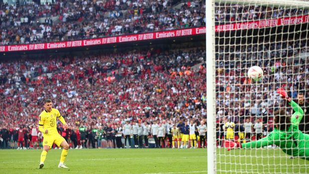 Chelsea vs Liverpool LONDON, ENGLAND - MAY 14: Mason Mount of Chelsea has his penalty saved by Alisson of Liverpool, the seventh during a penalty shoot out during The FA Cup Final match between Chelsea and Liverpool at Wembley Stadium on May 14, 2022 in London, England. (Photo by Marc Atkins/Getty Images)