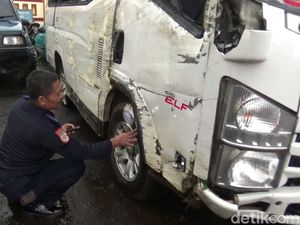 Dishub Periksa Kelaikan Elf yang Terguling di Tanjakan Emen Subang Dishub Periksa Kelaikan Elf yang Terguling di Tanjakan Emen Subang