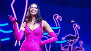 Dua Lipa Makin Hot usai Putus dari Anwar Hadid