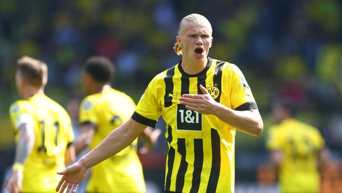 DORTMUND, GERMANY - MAY 14: Erling Haaland of Borussia Dortmund reacts during the Bundesliga match between Borussia Dortmund and Hertha BSC at Signal Iduna Park on May 14, 2022 in Dortmund, Germany. (Photo by Lars Baron/Getty Images)