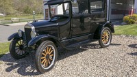 Ford T Tudor 1927 Ini Mejeng di Depan Cucian Mobil