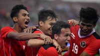 Di Viet Tri Stadium, Phu Tho, Vietnam, Minggu (15/5/2022), Indonesia mencetak tiga gol pada babak pertama.