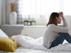 Stres Jomblo Menahun, Wanita Ini Nikahi Boneka dan Klaim Punya Anak