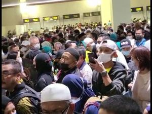 Antrean Imigrasi Soetta Mengular, Penumpang Teriak Kegerahan!