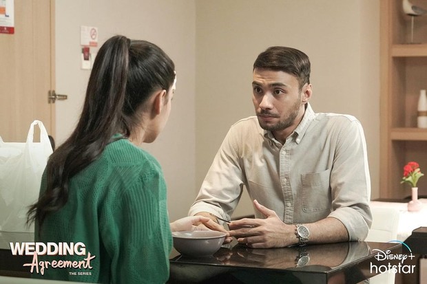 Inspirasi office look warna monokrom/instagram.com/weddingagreementseries Gak perlu pusing-pusing mikirin warna, pasangan kamu bisa tampil dengan warna monokrom saat ingin pergi ke kantor.