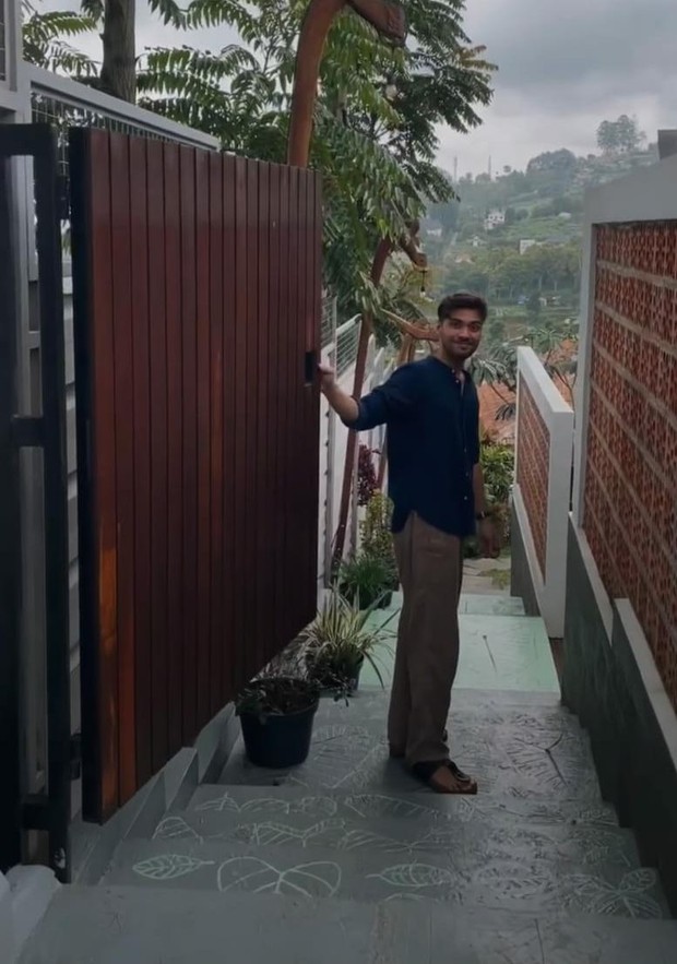 Inspirasi office look with oversize item/instagram.com/refalhady Tampil nyaman saat pergi ke kantor dengan fashion oversize.