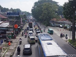 Long Weekend, Kendaraan Wisatawan Padati Jalur Menuju Lembang