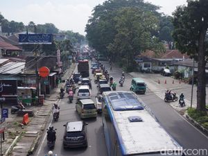 Long Weekend, Kendaraan Wisatawan Padati Jalur Menuju Lembang Long Weekend, Kendaraan Wisatawan Padati Jalur Menuju Lembang